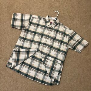 LARGE LARRO BUTTON UP